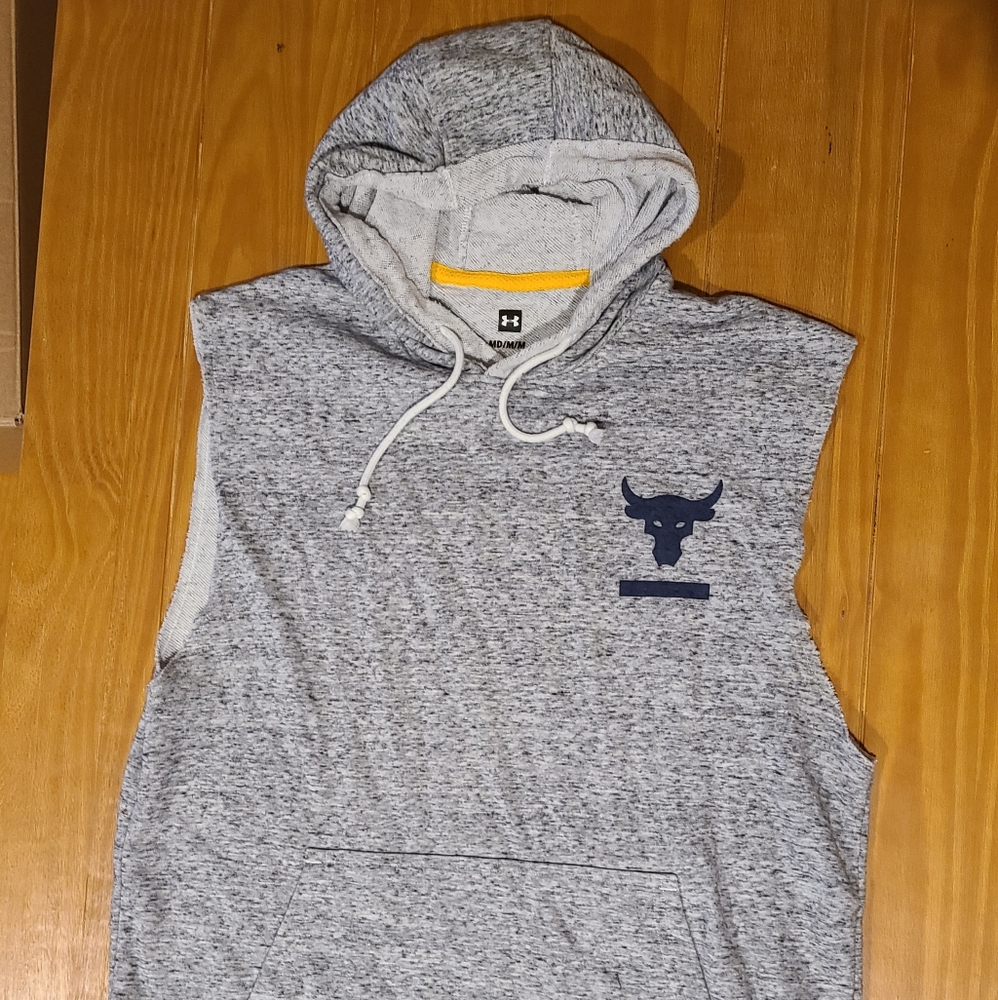 Project Rock hoodie short sleeve. Medium. Under Armour
